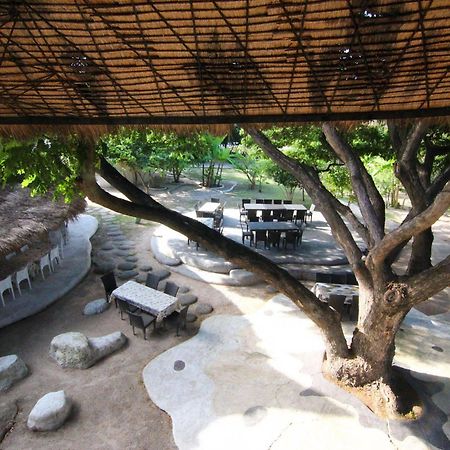 מלון הואה הין Naidee Sculptured Huts מראה חיצוני תמונה